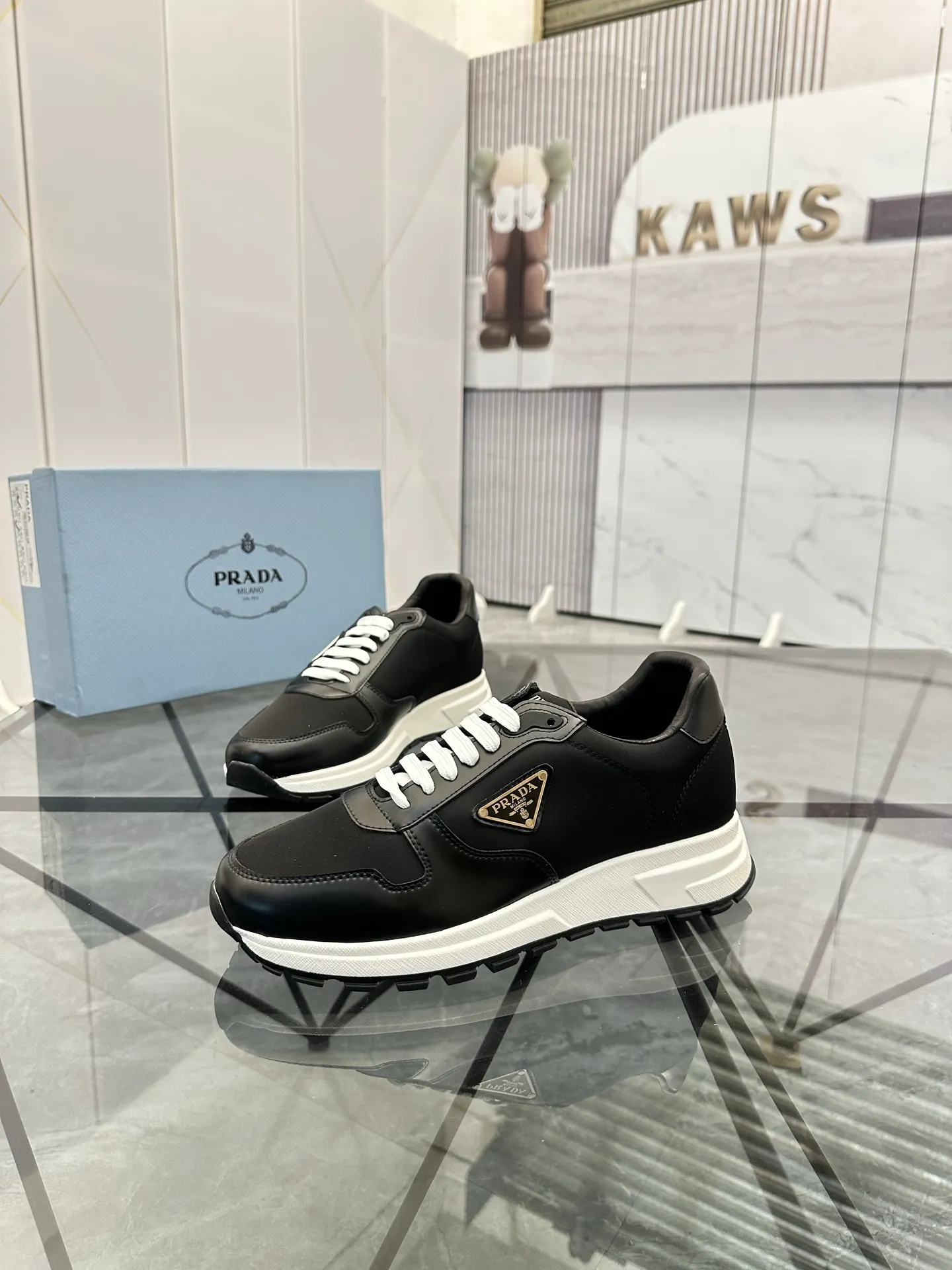Men's shoes: 💰P440¥ Product trademark: Prada *"Prada*" low-top casual shoes Regular size: 38-44 (can be customized to 45.46) Product materials: imported cowhide upper, sheepskin lining, original outsole. Number: 835